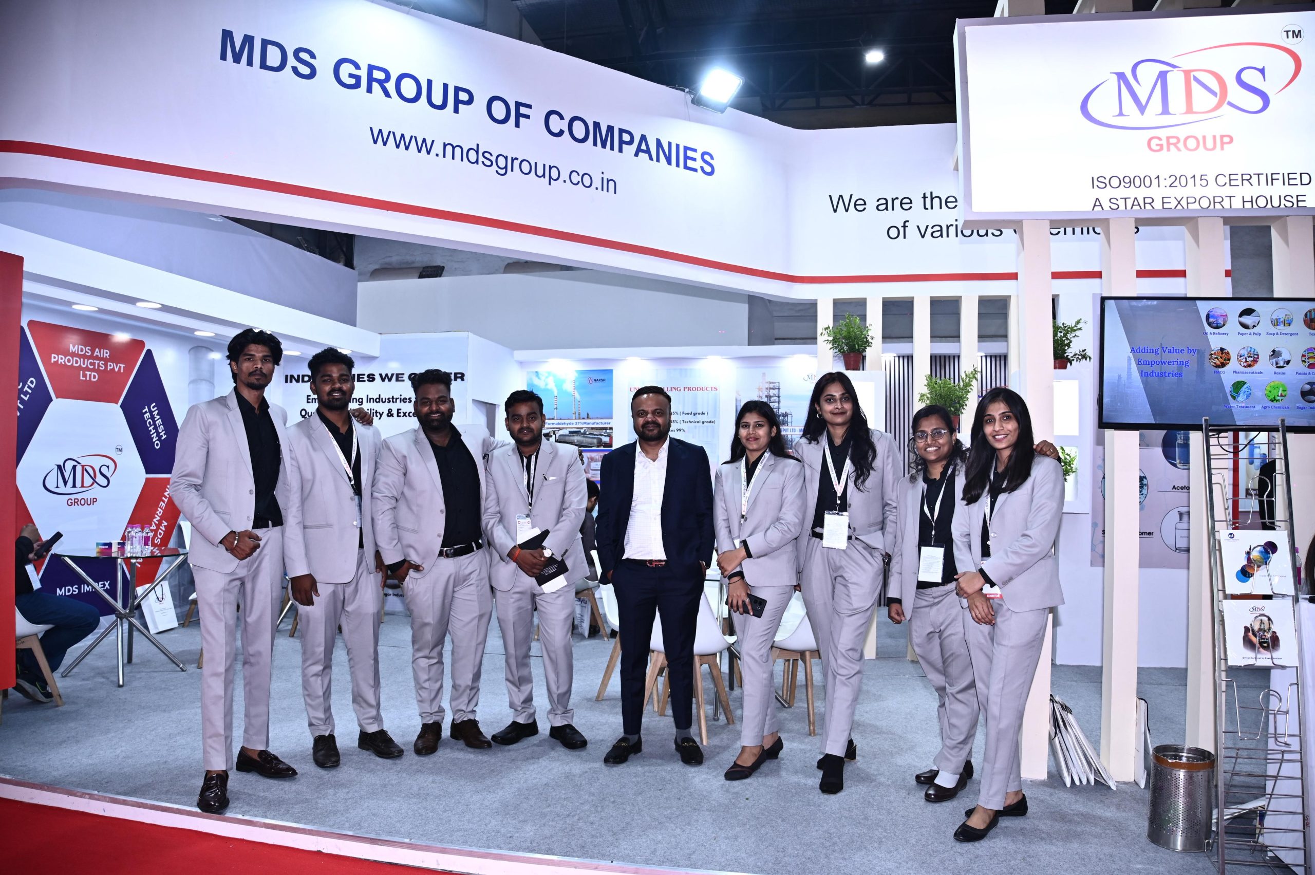 MDS Group team photo 1 - Industrial chemicals and gases experts